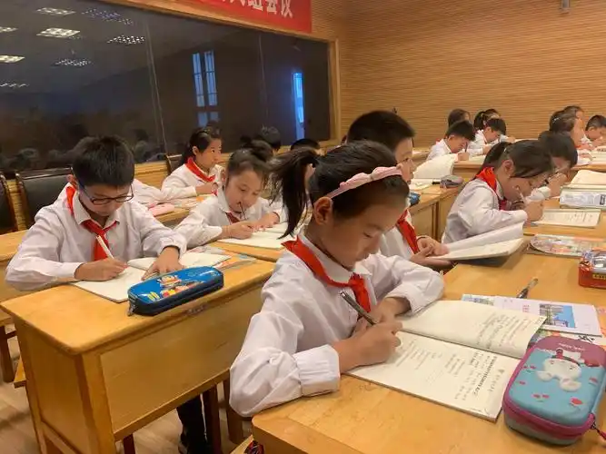 小微课彰显大课堂——语文第四小组磨课团队教研小记