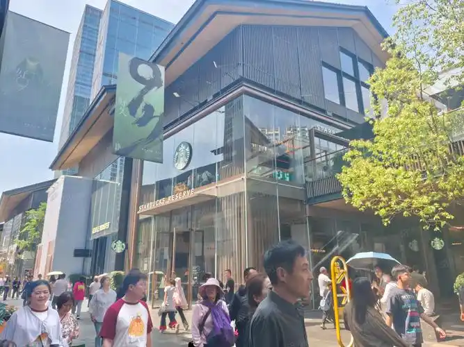 (出售) 成都太古里,年收52万,星巴克旗舰店承租,19米展示面