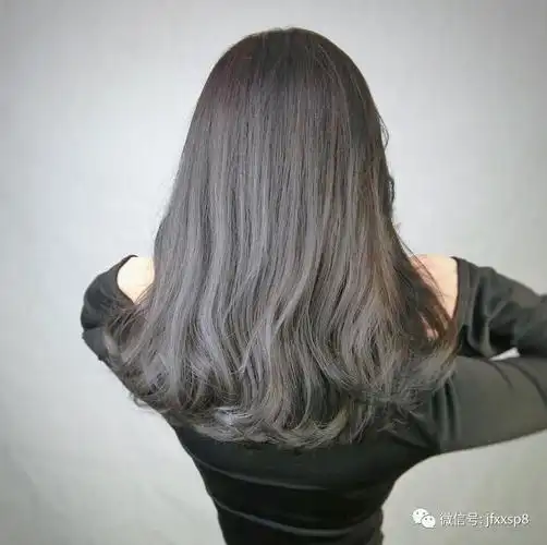 春节流行"半头烫"