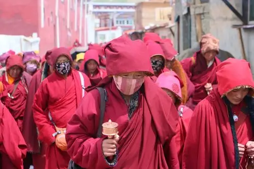 有种红衣僧人叫觉姆