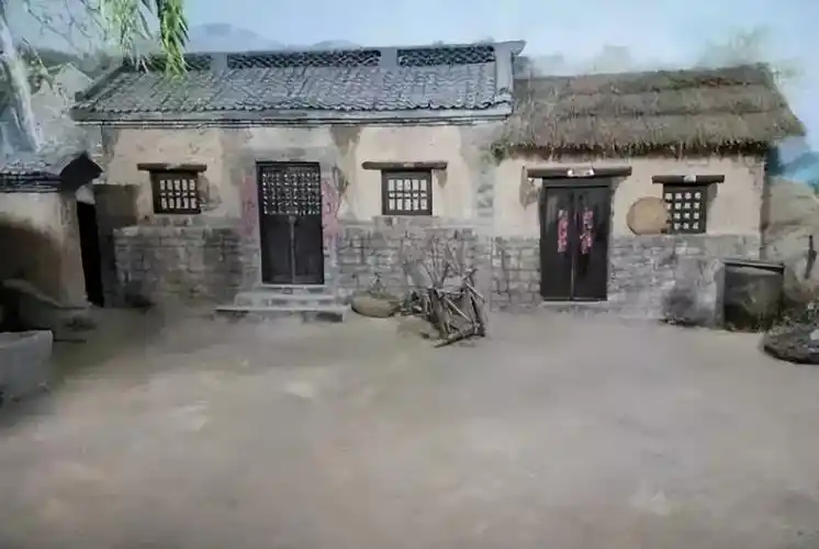 一个房子,四个房间,一个厨房厕所,这就是80年代的农村房子的理想户型.