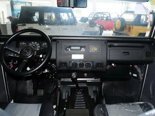 伏尔加车桥技术,并受美国吉普威利斯外观的启示,由北京汽车制造厂自行