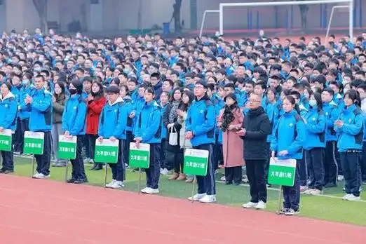 老校长老同学老邻居共赴开学典礼成都二十中新学期龙重登场