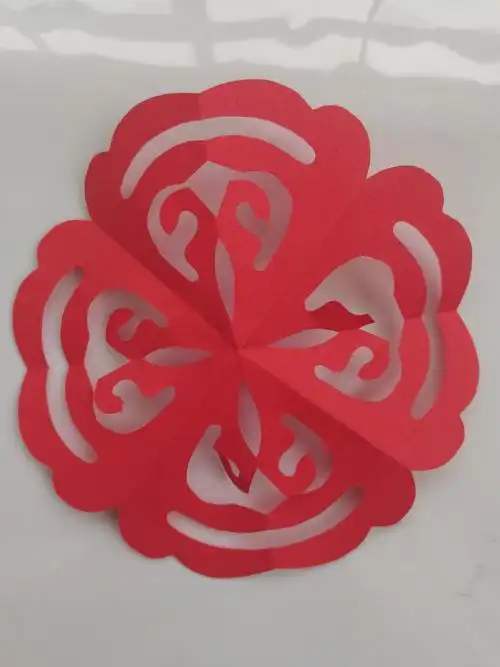 凤翔县东大街幼儿园特色课程剪纸之《团花》