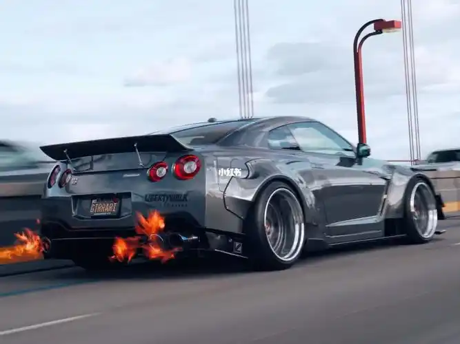 与宝马同平台的丰田supra还没有正式引入国内所以这次来看看日产的gtr