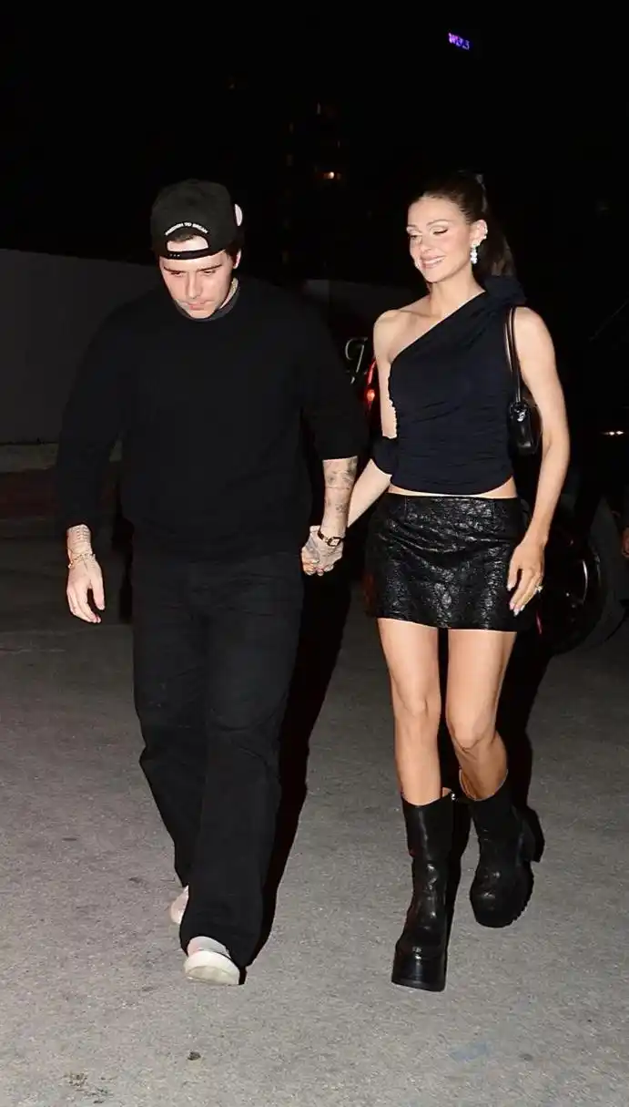 布鲁克林和nicola peltz外出就餐街拍,布鲁克林看起来胖了,胖起来之后