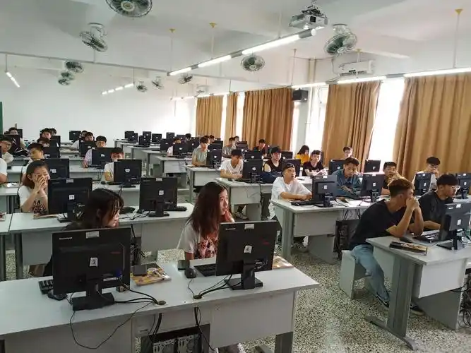 学校顺利开展2019—2020学年第一学期开课教学巡查