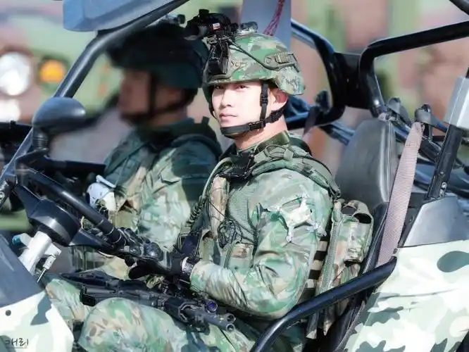 玉泽演:韩国陆军70周年表演