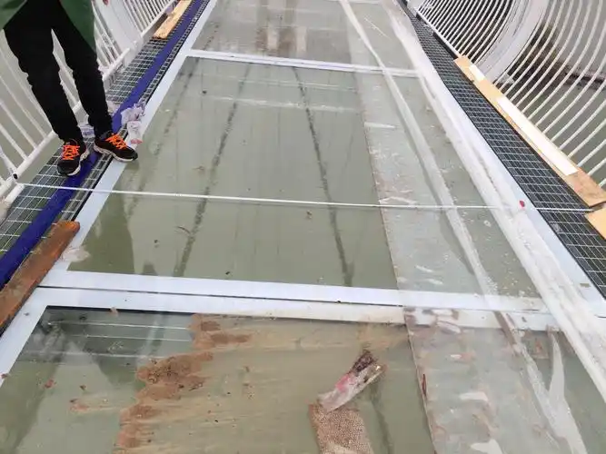 安徽颍上八里河玻璃吊桥