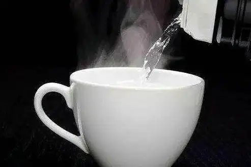 多喝热水对身体有哪些好处增加新陈代谢预防感冒