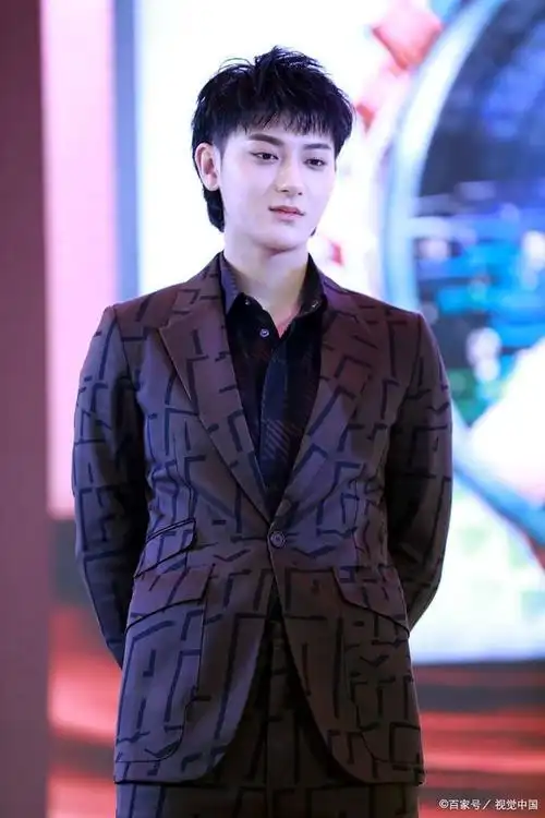 黄子韬遭小马丁拒同台!直播霸气回应引热议