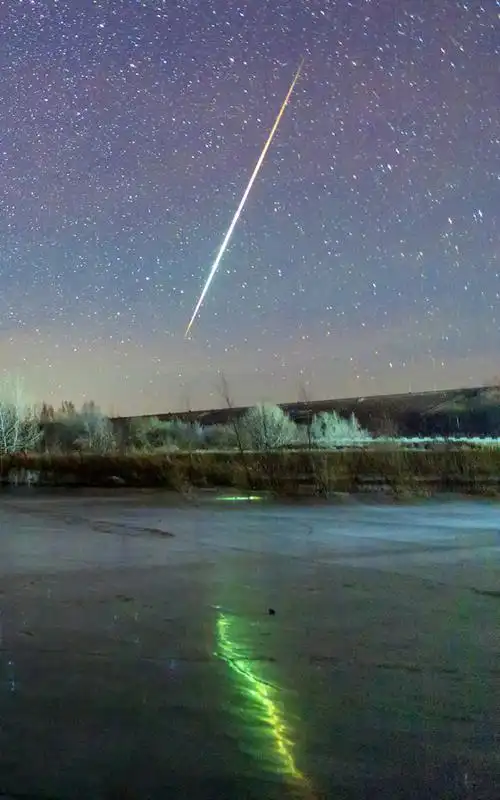 火流星.图片来自:@steed的围脖