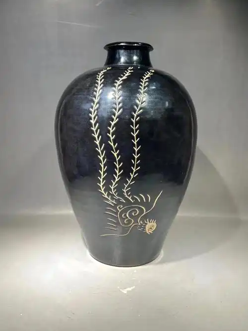 吉州窑黑釉刻双凤梅瓶