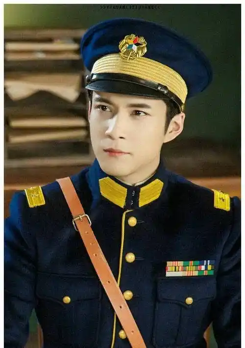 48位男明星军装照:肖战王一博龚俊帅气,鹿晗千玺陈晓沙溢意外_热巴