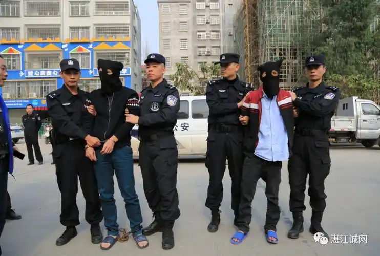 抓到啦廉江骑摩托车抢礼金案件告破指认现场