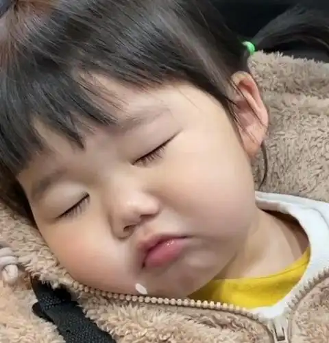 每一张都是小in新的表情包素材!