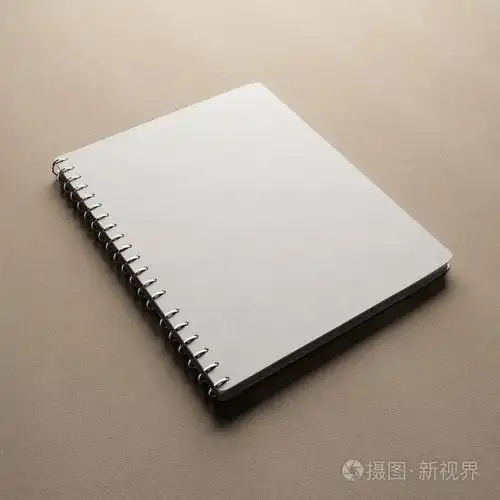 与白色空白封面笔记本