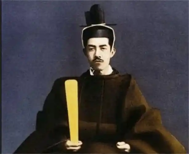 热衷近亲结婚的日本皇室明治天皇天生瘸子儿子患上脑膜炎