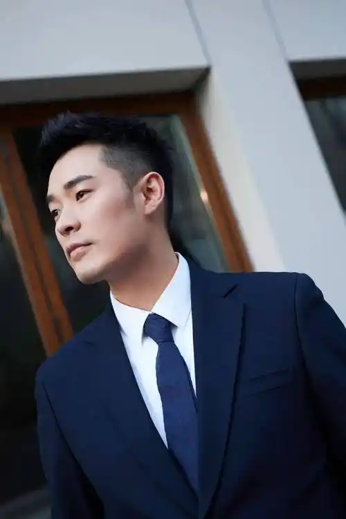 热巴黄景瑜出国游?沈月和林一谈上了?杨幂搭上京圈?要