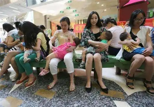 相比,而从情感方面上来说慢,妈妈哺育自己的孩子也更有利于亲子关系