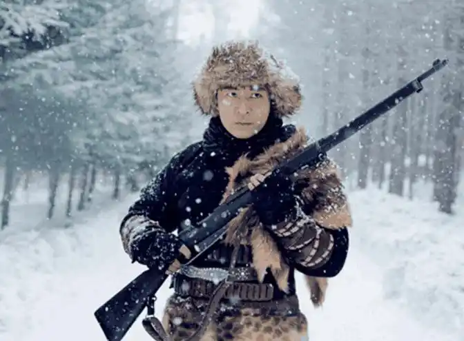 《战地枪王》开播!李健徐梵溪热血抗战,而她双剧热播实力霸屏!