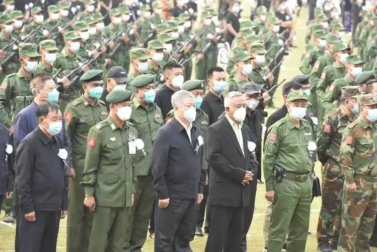 缅军三角军区司令参加果敢民族领袖彭家声追悼大会_掸邦_特区_军政府