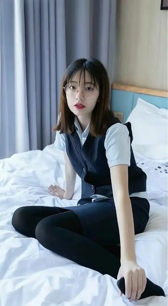 气质女神 #人像写真 #美女壁纸 #好看的小姐姐 #美图  - 抖音