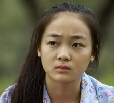 曾经的童星如今美到认不出,《暖春》中饰演小花一角,惹人泪目