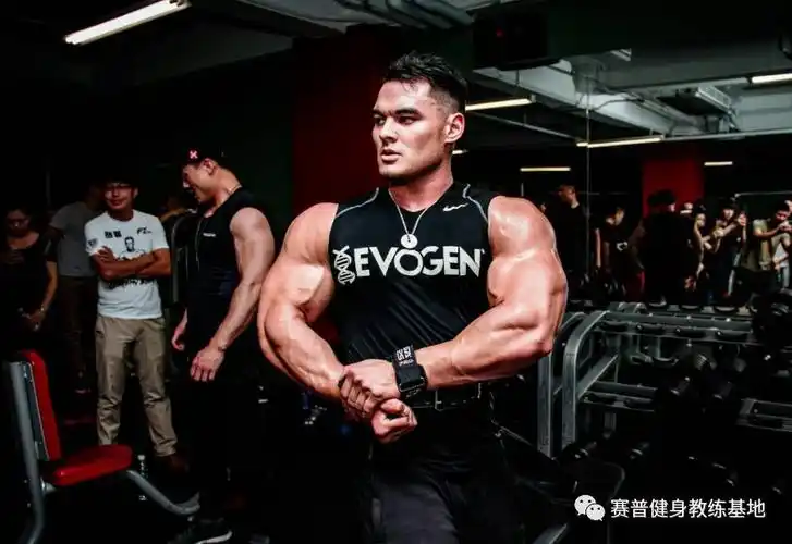 世界"健体之王"杰瑞米:17岁受伤退出球场,10年后成就健体界神话