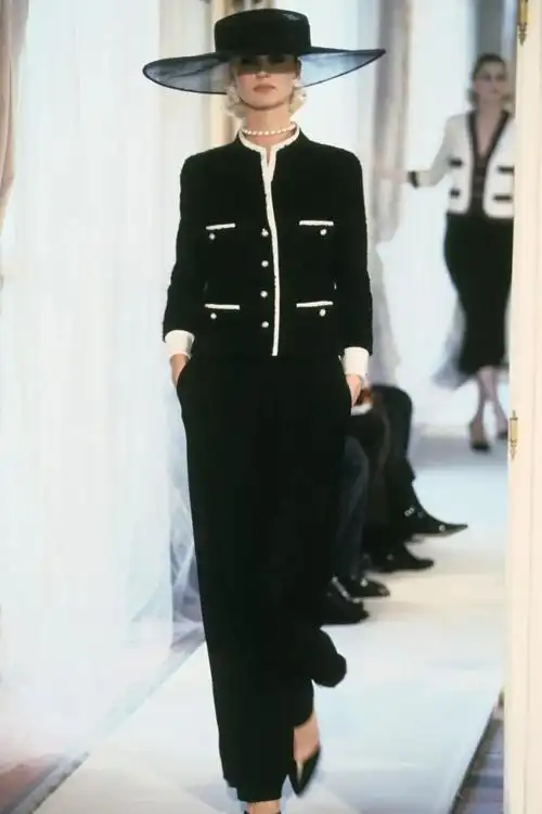 香奈儿chanel的服装历史是怎么样的