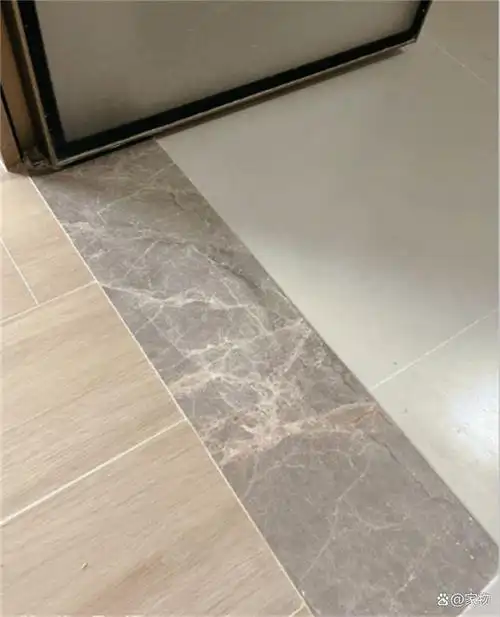"瓷砖通铺"美观大气,没人用过门石?瓦工老师傅:恰好相反