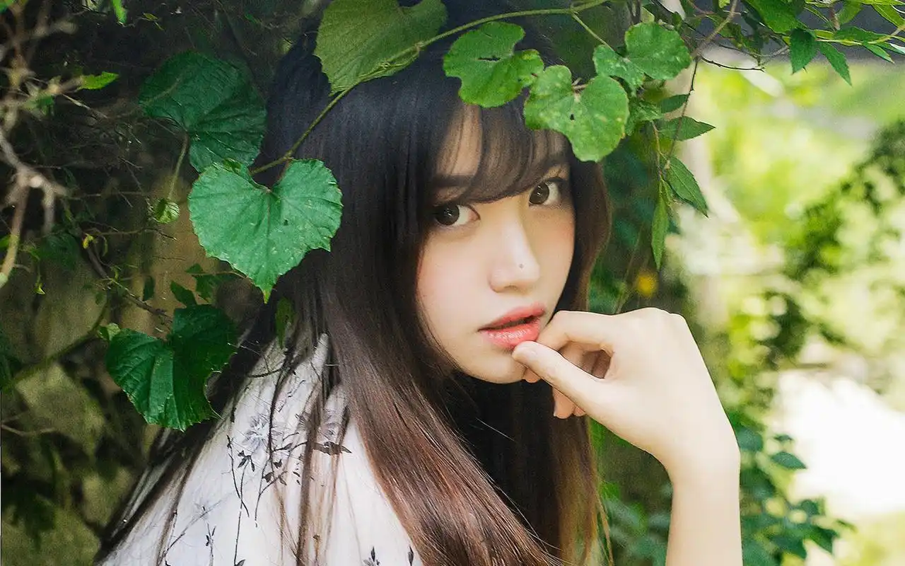 小清新美女户外写真图片桌面壁纸