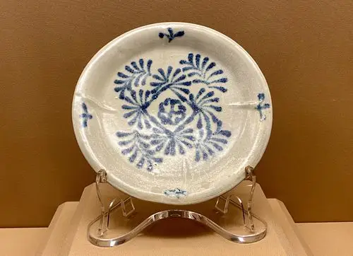 极为珍贵,证实了我国青花瓷器早在唐代就已经远销海外