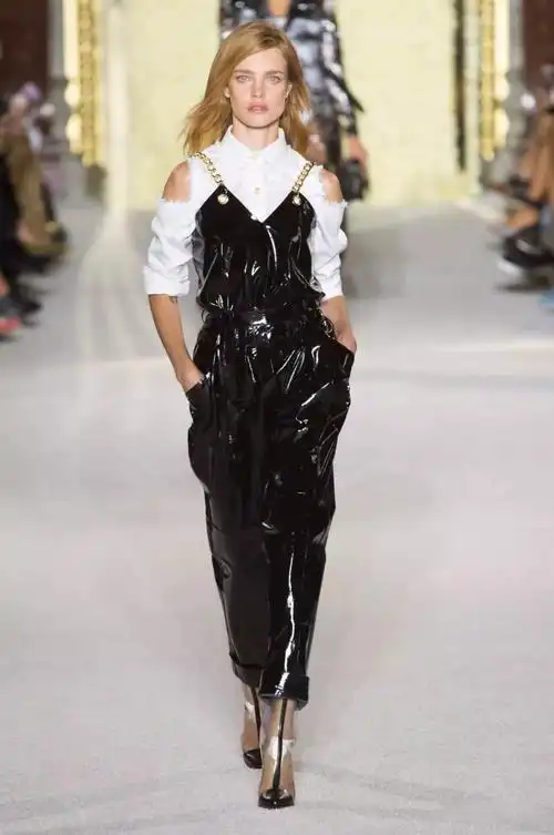 pvc服装材料设计与运用(老佛爷/海岛爷爷都在用的爆款面料)