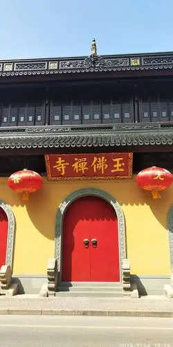 玉佛寺位于上海市普陀区安远路170号,因寺内主要供奉玉佛而得名.