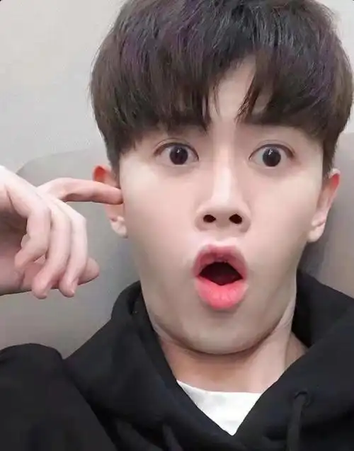 可可爱爱的任嘉伦