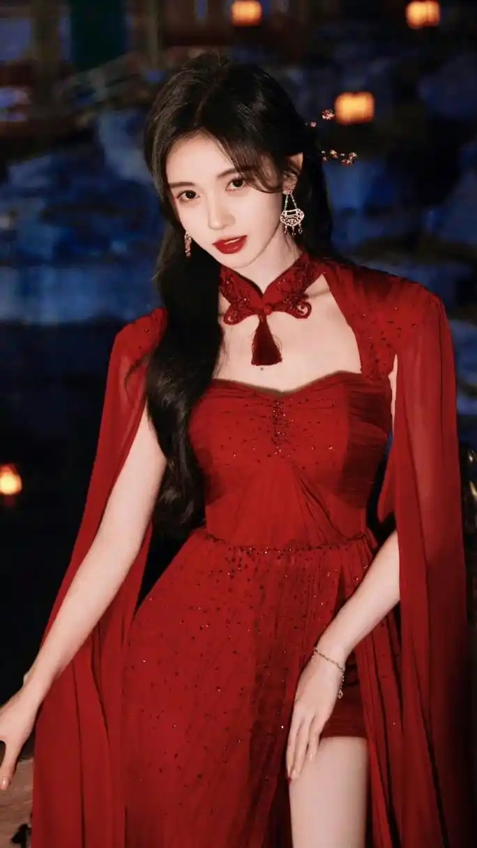 鞠婧祎火辣红色装扮#国风主理人