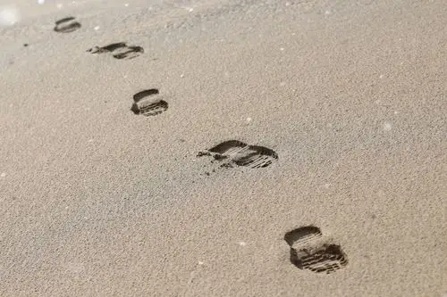 踏踏实实一步一个脚印