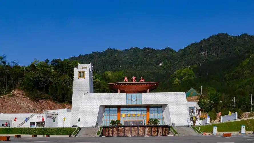 邛崃南宝山它是成都最后一个秘境五一开园令人惊艳