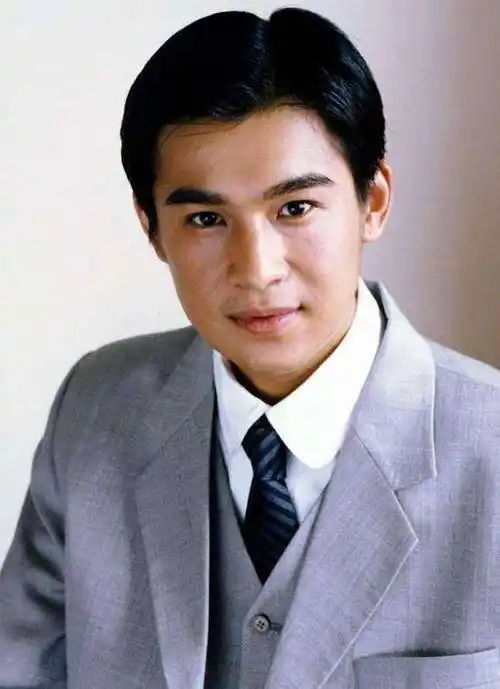 原创古装男神乔振宇与王丽坤秘恋八年无果转身娶了小八岁娇妻