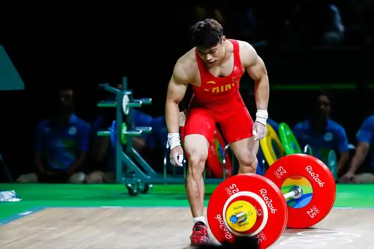 绝境逆转谌利军67公斤级举重夺金这次不说对不起