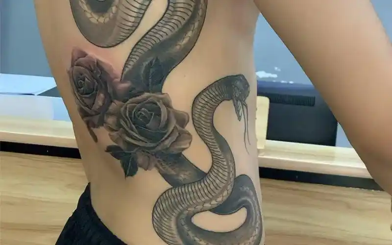 侧腰蛇#同里纹身店 芦墟纹身店 吴江汾湖纹身店 吴江酷客纹身店