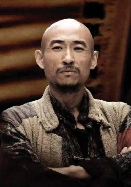 里呆着,无戏可拍,也坚决不出演抗日神剧,这一点也值得很多演员学习