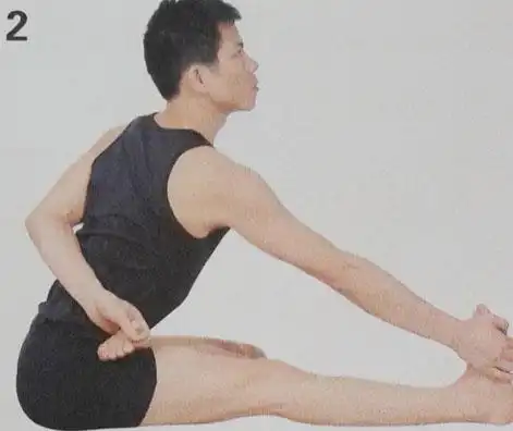 半莲花加强背部前曲伸展坐式