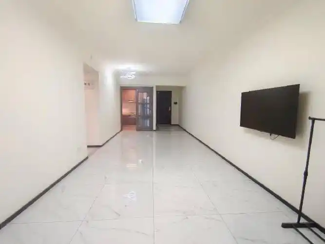 碧桂园新都荟四台空调三室两厅精装临街出路好停车方便