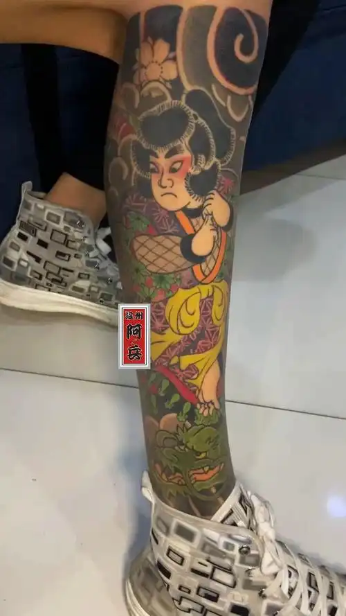 帅哥包小腿老传统纹身