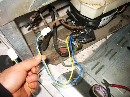 冰箱排水孔冰堵改造加装伴热带