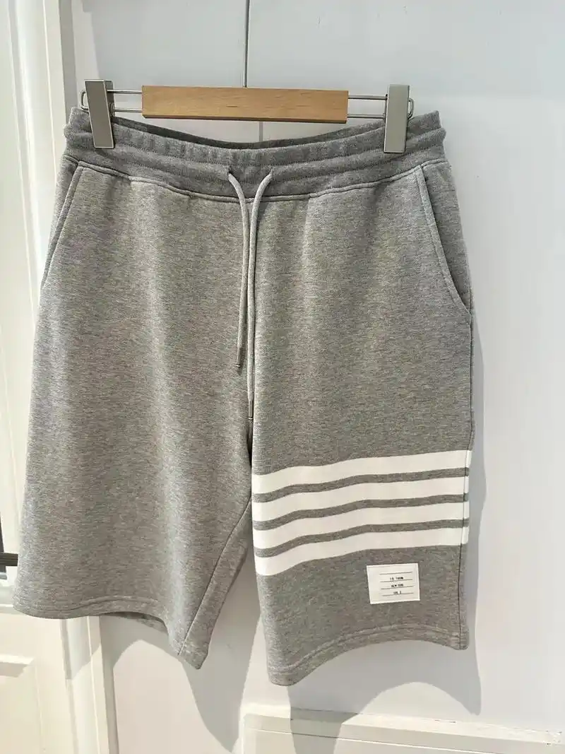 tb.thom browne是由美国男装设计师汤姆·布朗创立 - 抖音