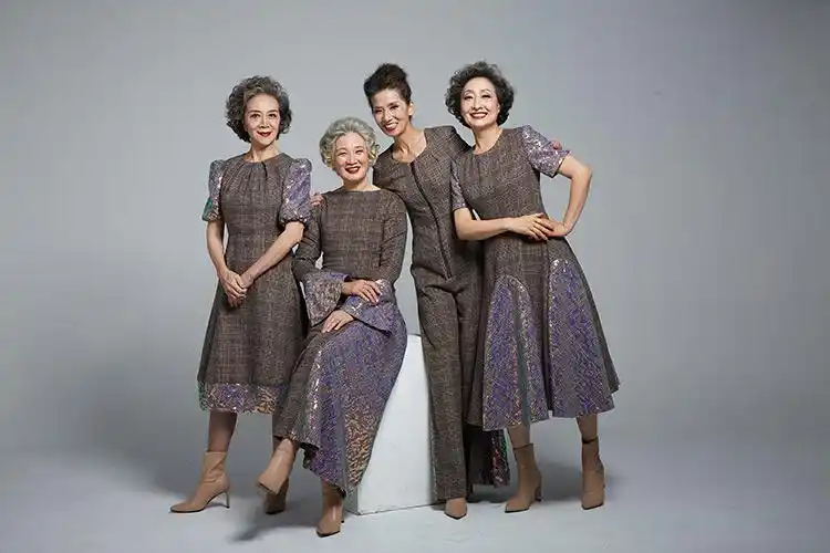 "时尚奶奶"寄望老年朋友:关爱自己,绽放精彩