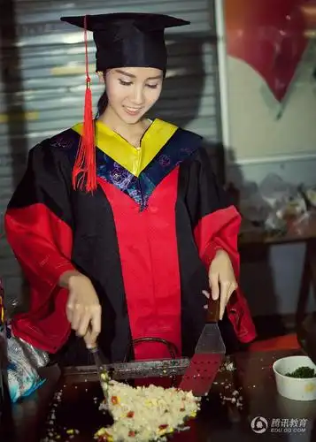 浙大炒饭走红女博士化身汉服女神